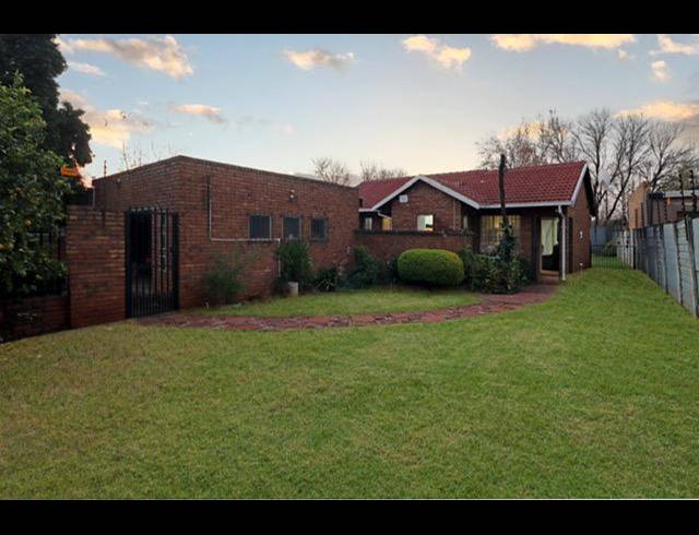2 BEDROOM HOUSE FOR SALE IN ZWARTKOP